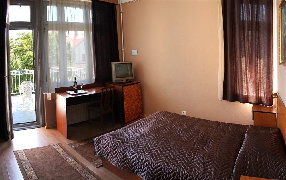 Villa Hotel Kristal Budapest Bagian luar foto