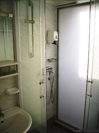 Villa Hotel Kristal Budapest Bagian luar foto